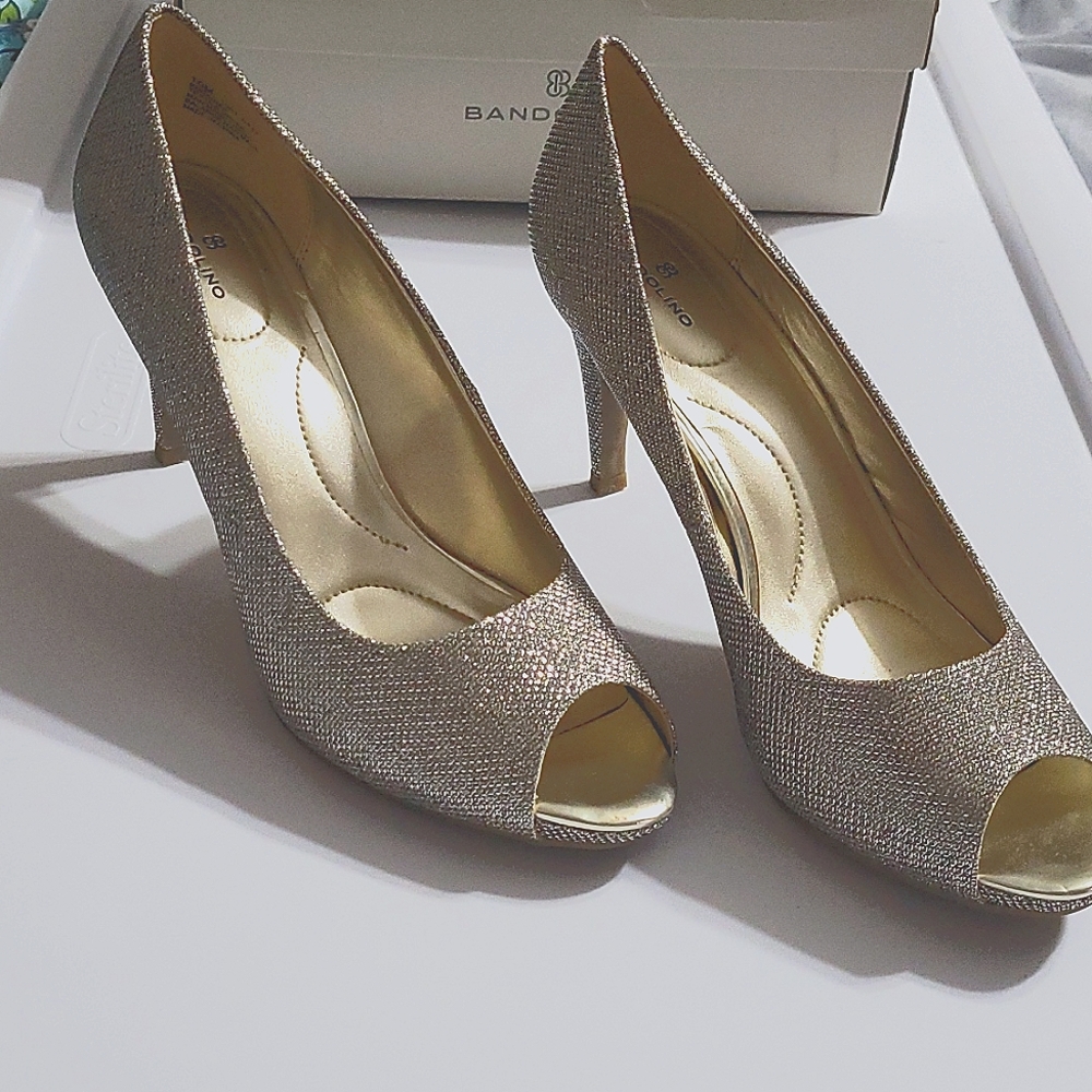 Sparkly Gold Peep Toe Bandolino Heels size 10M
